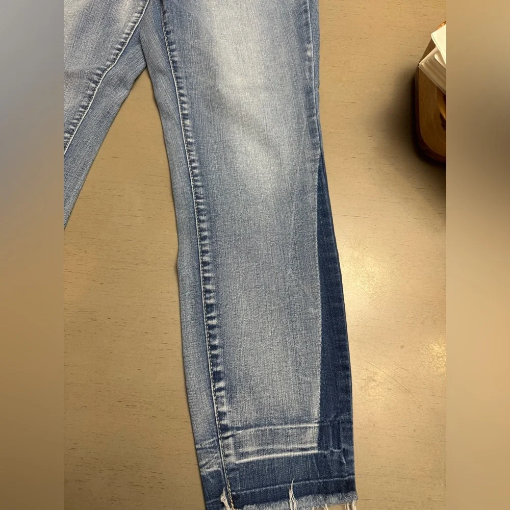Artisan Ny Classic Two Tone Blue Cropped Jeans size 8/29 EUC - Picture 3 of 9
